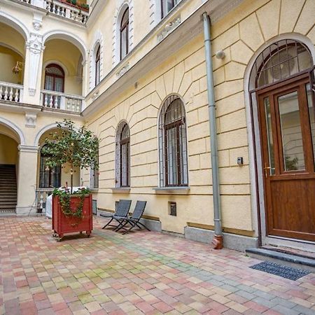 Boutique Apartment In Akacfa Street บูดาเปสต์ ภายนอก รูปภาพ