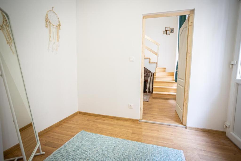 Boutique Apartment In Akacfa Street บูดาเปสต์ ภายนอก รูปภาพ