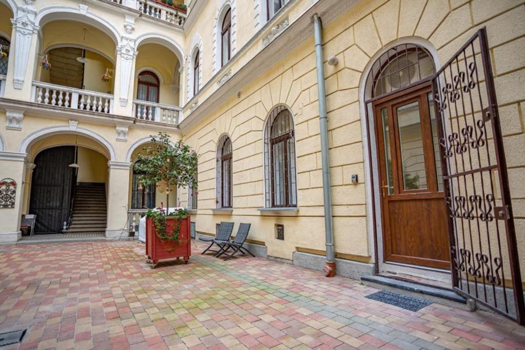Boutique Apartment In Akacfa Street บูดาเปสต์ ภายนอก รูปภาพ